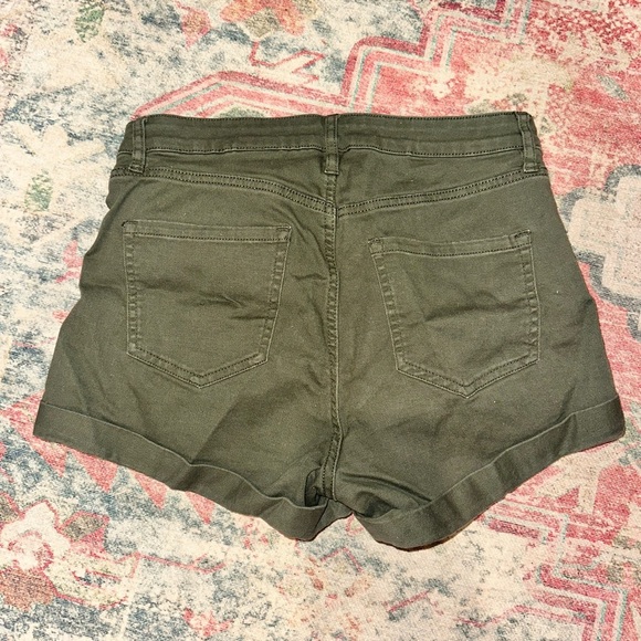 H&M women’s Olive Green Women's Shorts - Picture 2 of 3